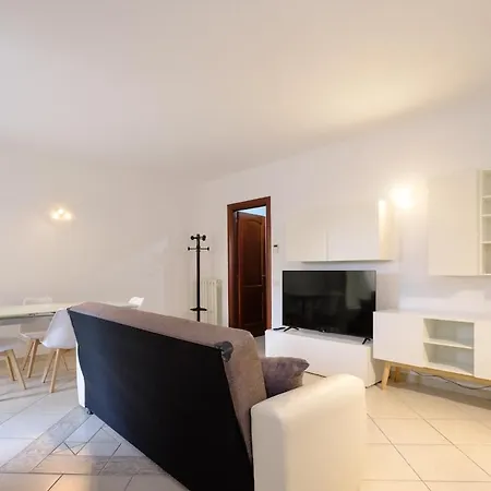 Apartamento Luminoso Bilocale Con Veranda A *