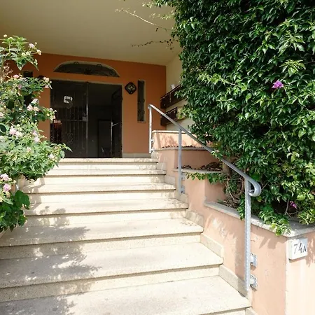Luminoso Bilocale Con Veranda A Olbia