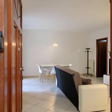Luminoso Bilocale Con Veranda A Appartement