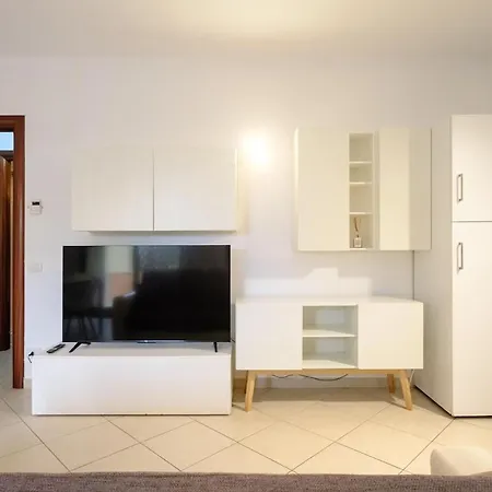 Lägenhet Luminoso Bilocale Con Veranda A *